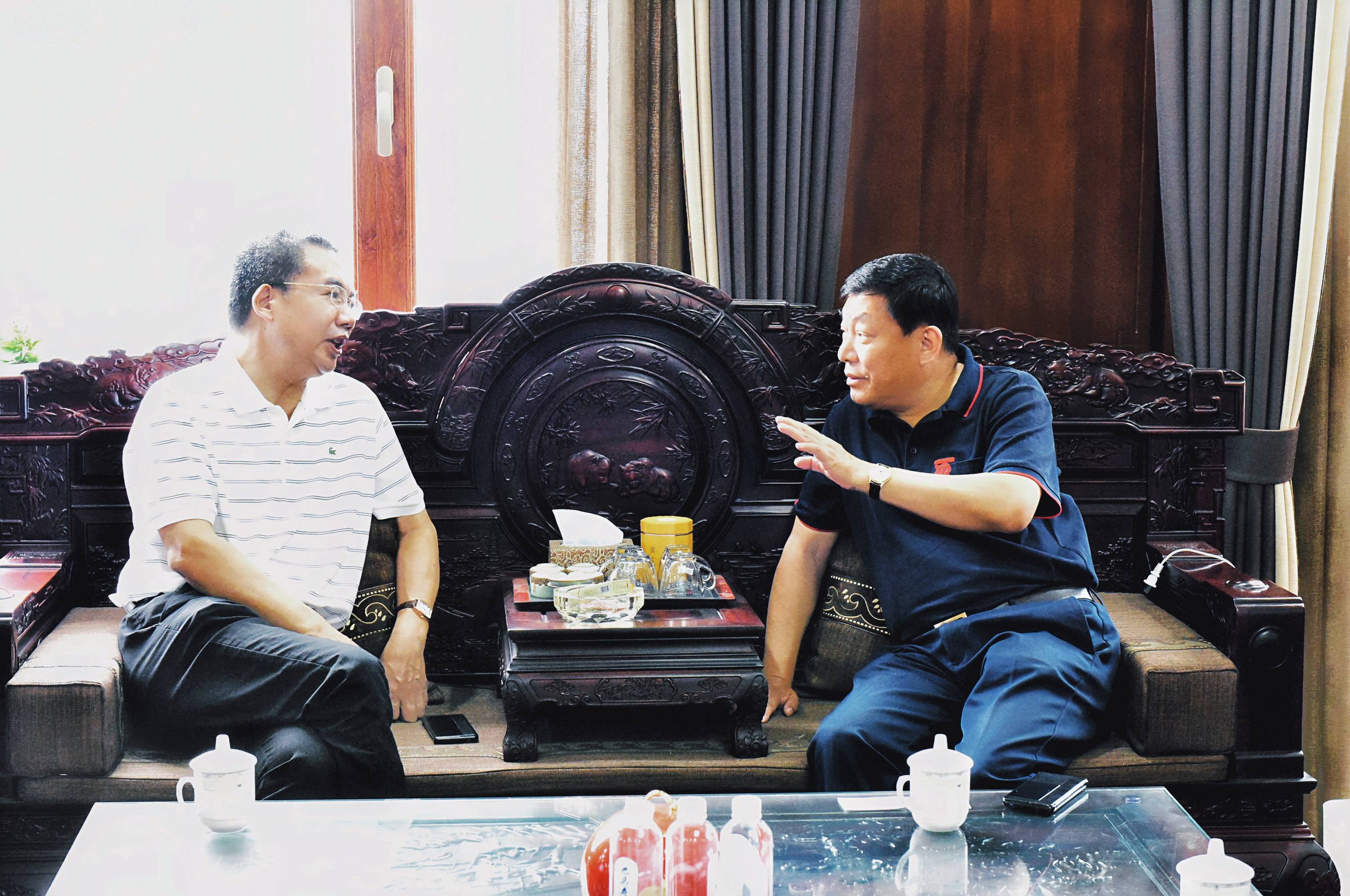 中國醫(yī)藥保健品進出口商會會長一行來吉林北藥集團參觀考察